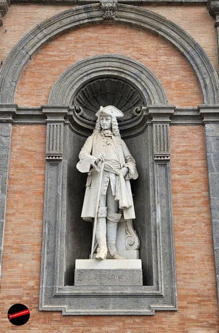 Napoli – Le statue del Palazzo Reale